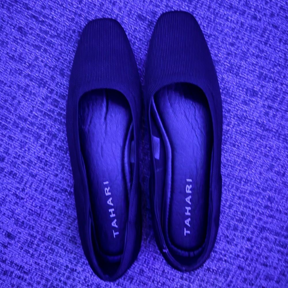 Brand new Tahari flats size 10
